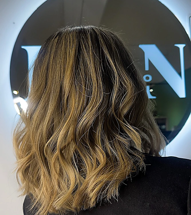 Bob con balayage en tonos miel
